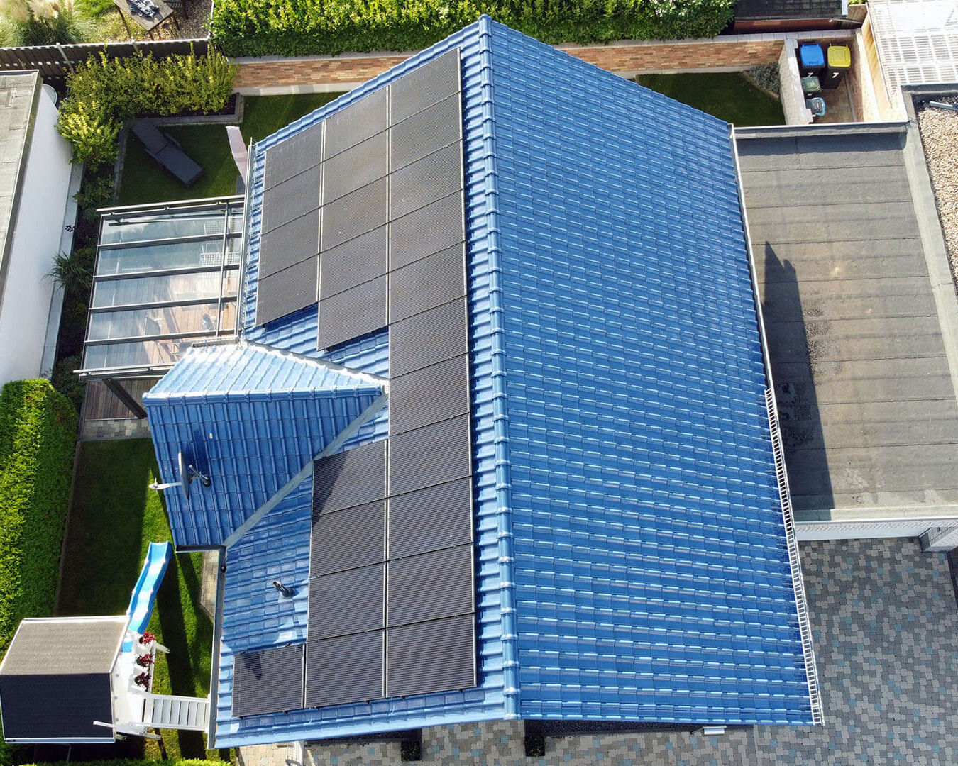 Solarmodule mit einer Leistung von 8 kWp auf Einfamilienhaus